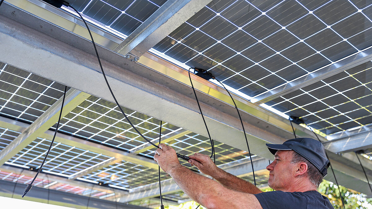 La planification et le montage des éléments solaires doivent être confiés à une entreprise spécialisée. 