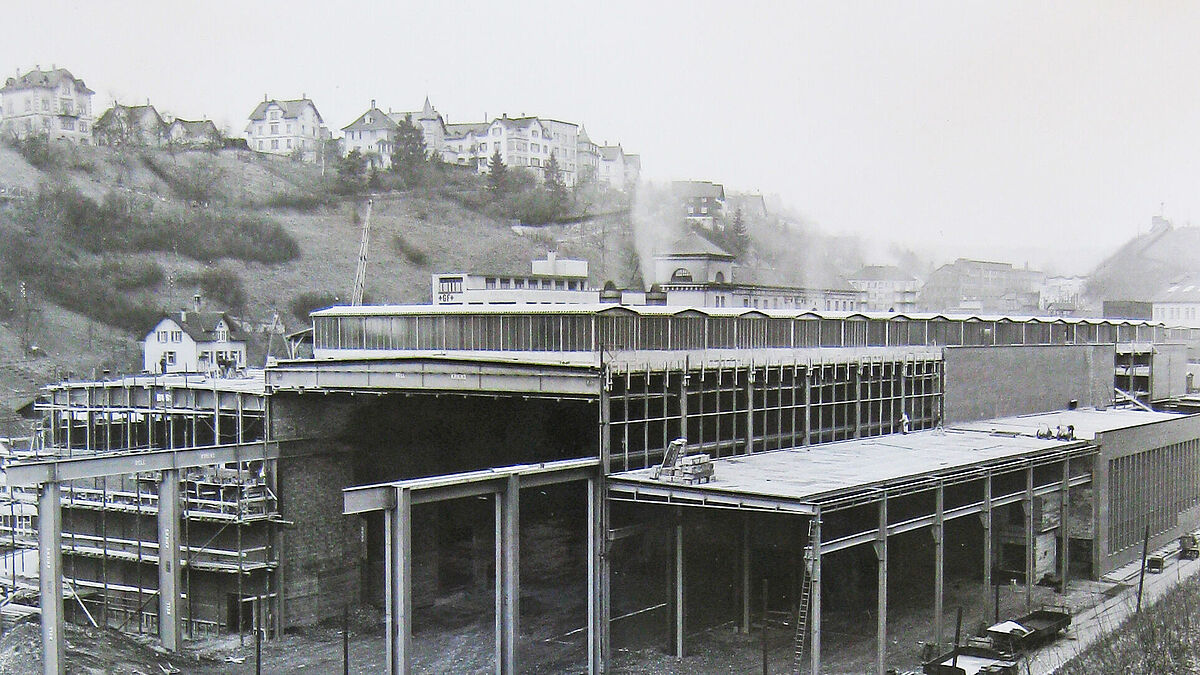 Halle longitudinale de 24 mètres lors de l’étape d’agrandissement en 1958.