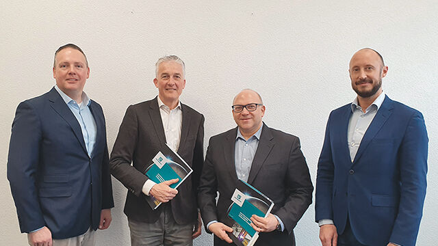 Von rechts: Matthias Rummel (Kaltenbach, CSO), Rein Groot (HGG, CEO), Markus Leutloff (Kaltenbach, CEO), Daan van Dee (HGG, Global Channel Manager)