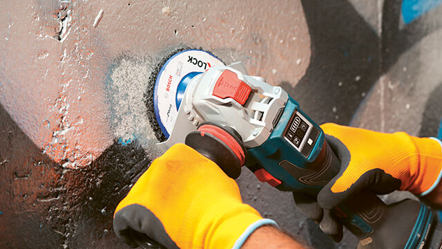 Mit der «Cleaning Disc» können Handwerker Rost, Farben, Lacke oder Graffitis schnell und schonend entfernen
